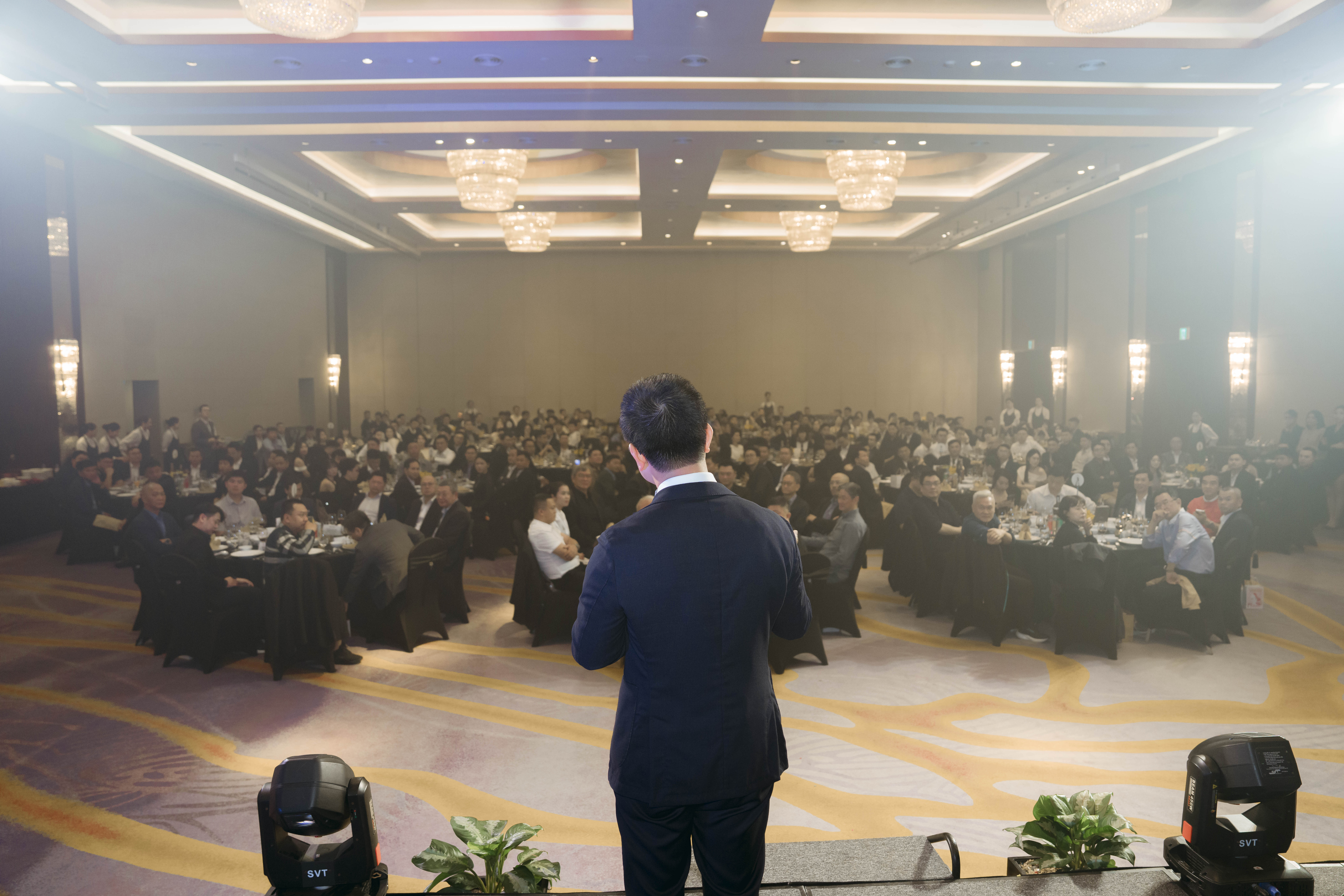 General Director of contractor Vilai Viet shared meaningful insights at the YEP.